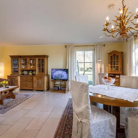 Gaestehaus Drostenhof ゲストハウス 4*