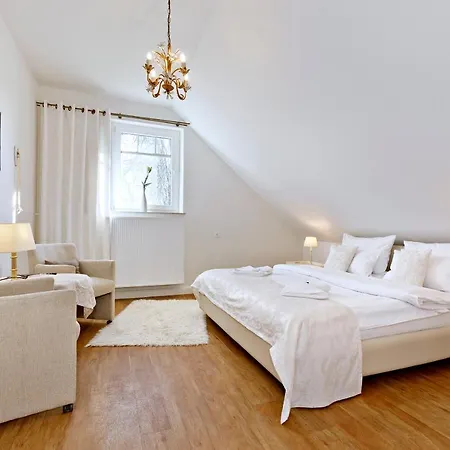 Gaestehaus Drostenhof 4* レース